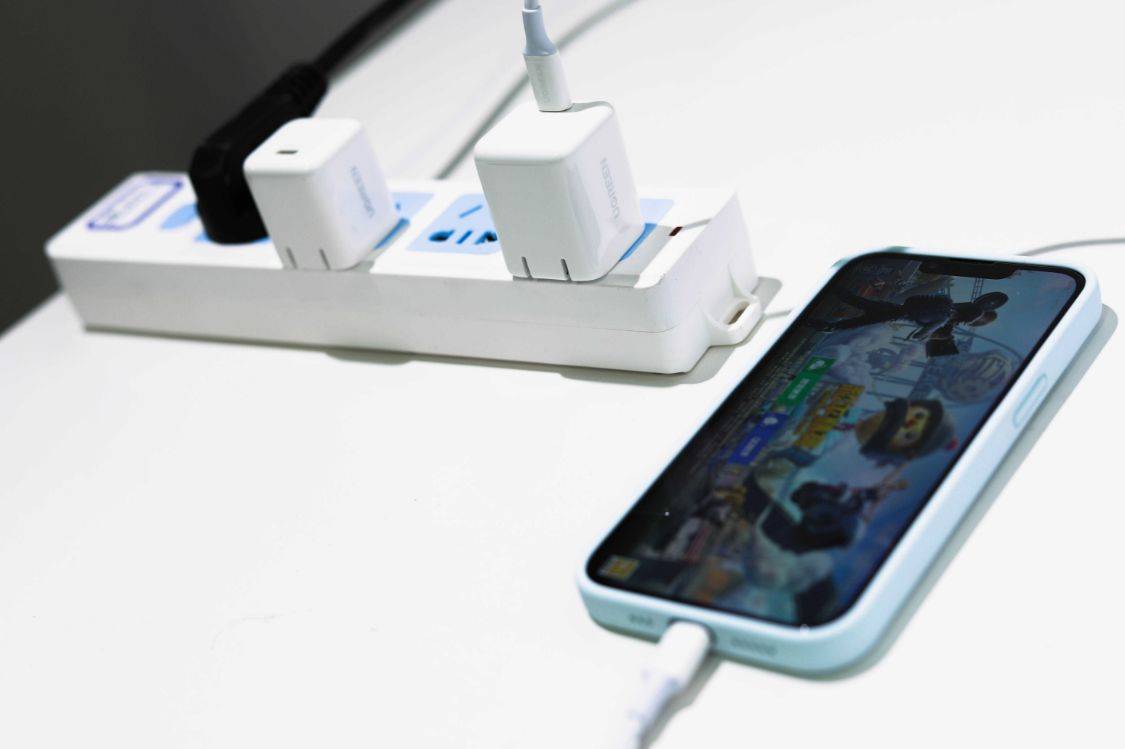 消息资讯|iPhone 13上市一个月，iPhone 14曝出重磅升级！网友：肠子悔青了