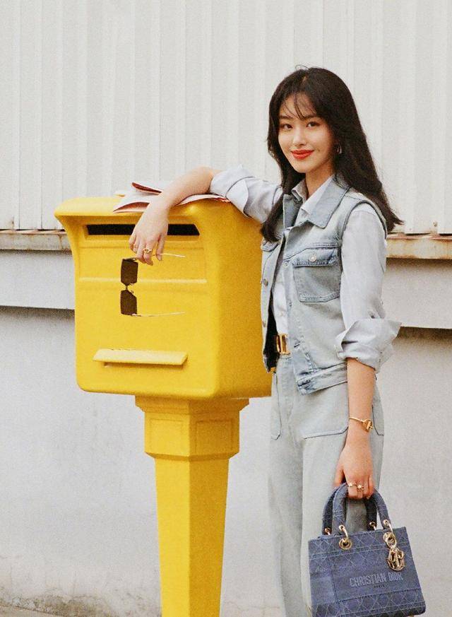 美人 杨采钰复古造型信手拈来，学学她的“法式美人”穿搭