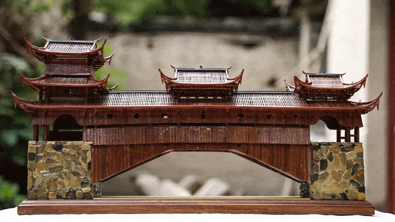 这是我国现有最长,跨度最大的仿古木拱廊桥.