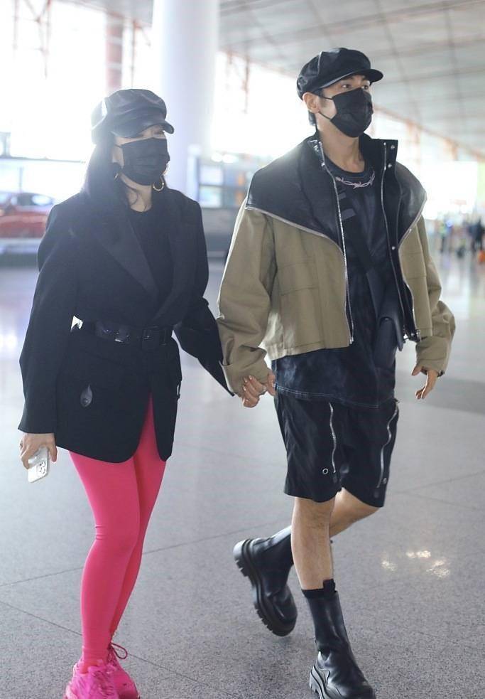 or 钟丽缇品味真别致，用西装混搭粉色健身裤，意外高级又洋气