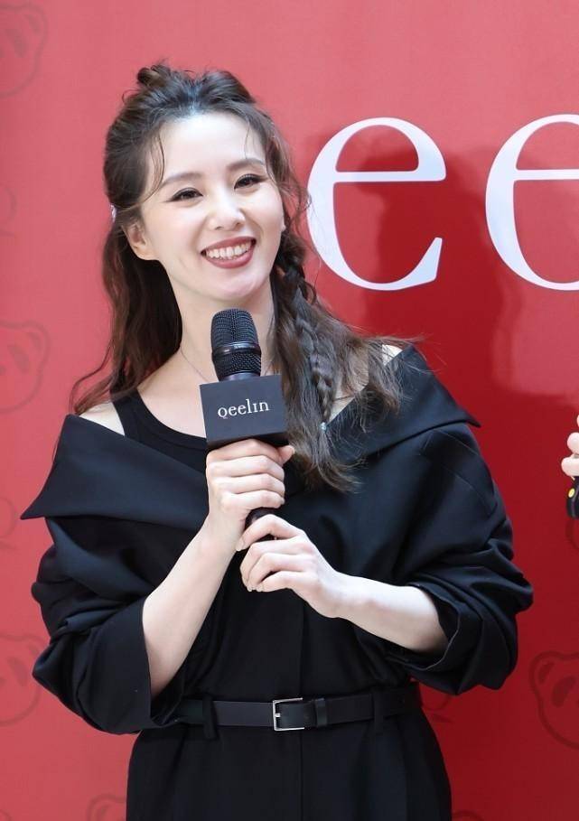 身材 刘诗诗真是气质女神，结婚生子后身材也没走形，穿连体裤非常帅气