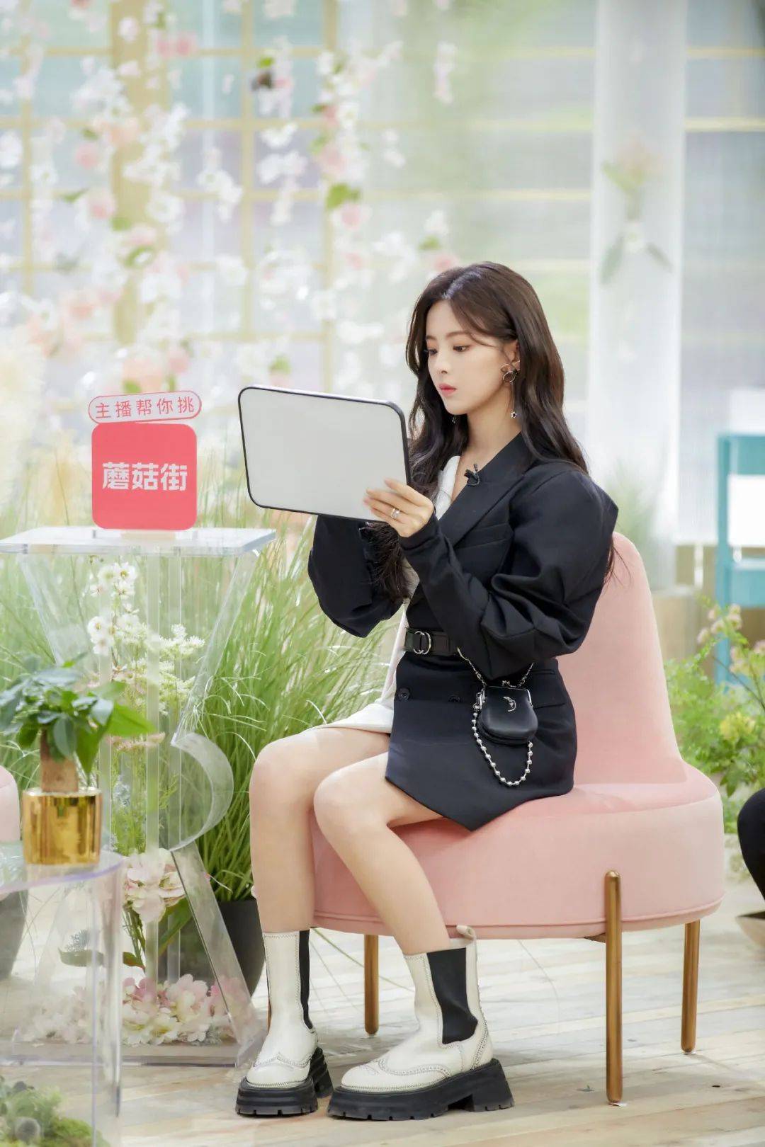 杨幂 这么多年过去了，杨幂的下衣失踪依旧看不腻啊！