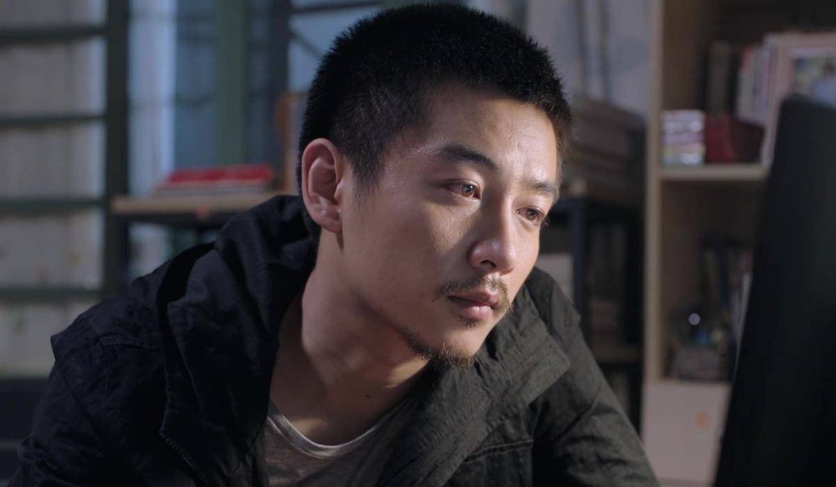 剧情|突围：陈晓上线一集后，就给全剧带来了第一个泪点，剧情步入正轨