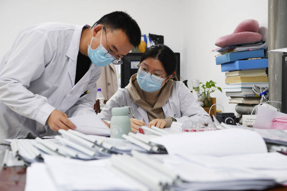 疫情|与病毒争分夺秒——抗疫一线的“病毒侦探”