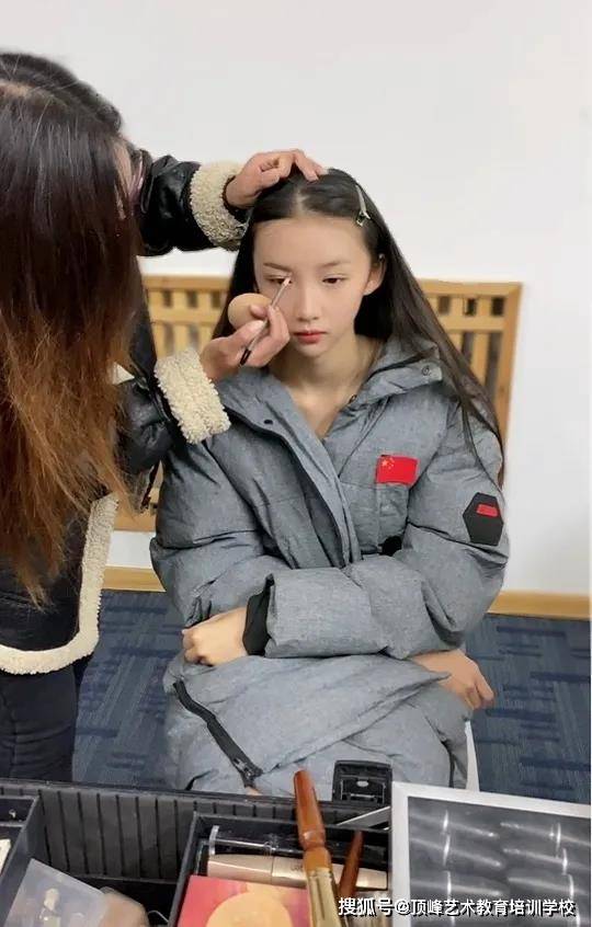 原创高三艺考集训开始了不想来考个好点的大学吗顶峰模特艺考培训