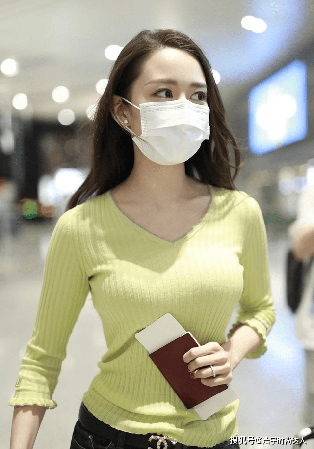 郎朗老婆吉娜身材太惊艳这么紧针织衫穿出宽松感腰臀比太完美