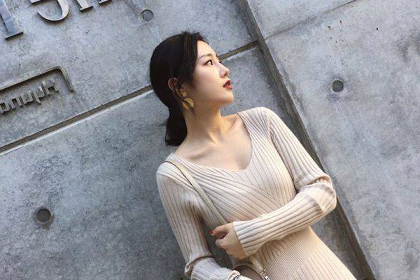 温度 穿风衣已过时，现在上海女人都流行穿这样穿，特优雅迷人