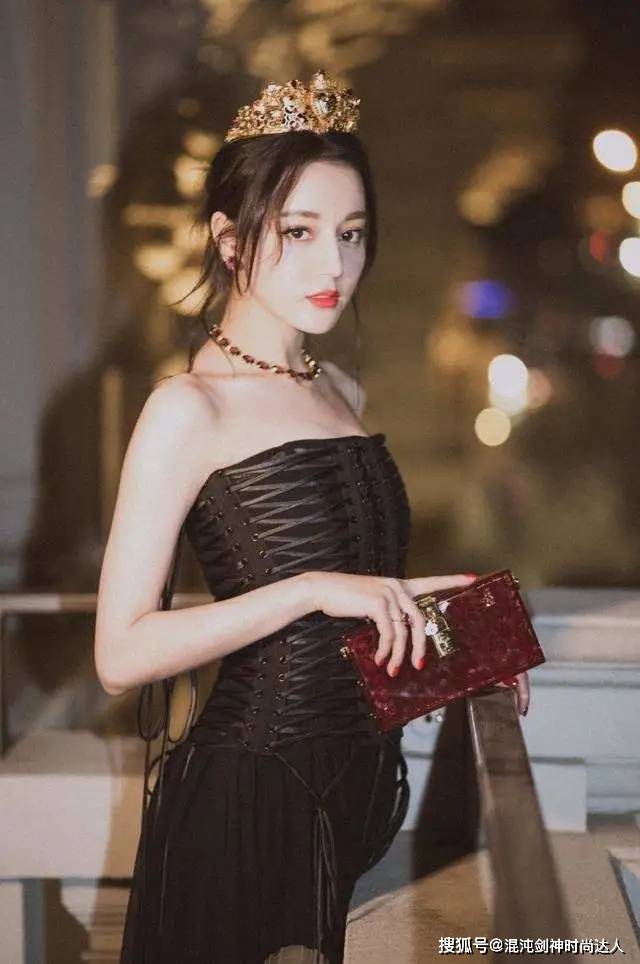 面部打扮看起来&quot;贵气&quot;的女人，基本会有这5个特征，气质很重要