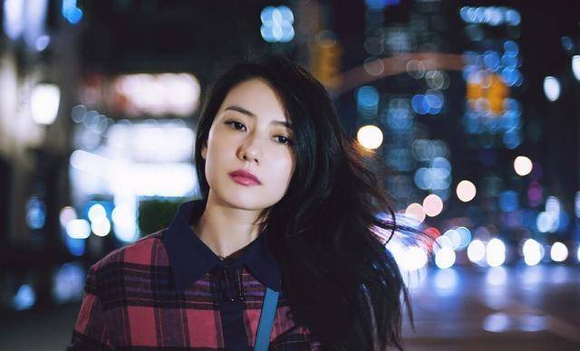 美貌高圆圆终于承认自己老了，她的自知之明，让多少女星汗颜？