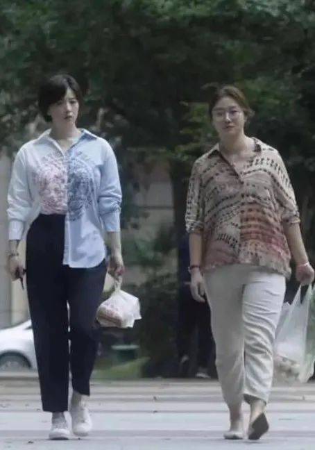 上半身 女星蒋欣瘦成Lisa 2.0？！到底什么情况呀…