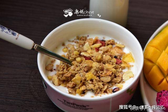 水果|早餐只有营养软饼和炖品,家人却说:“夏季吃这样的早餐就是清爽!”