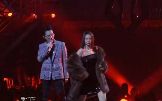 戚薇|披荆斩棘的哥哥迎来成团夜,老婆纷纷来助阵,只有她“欲”出舞台