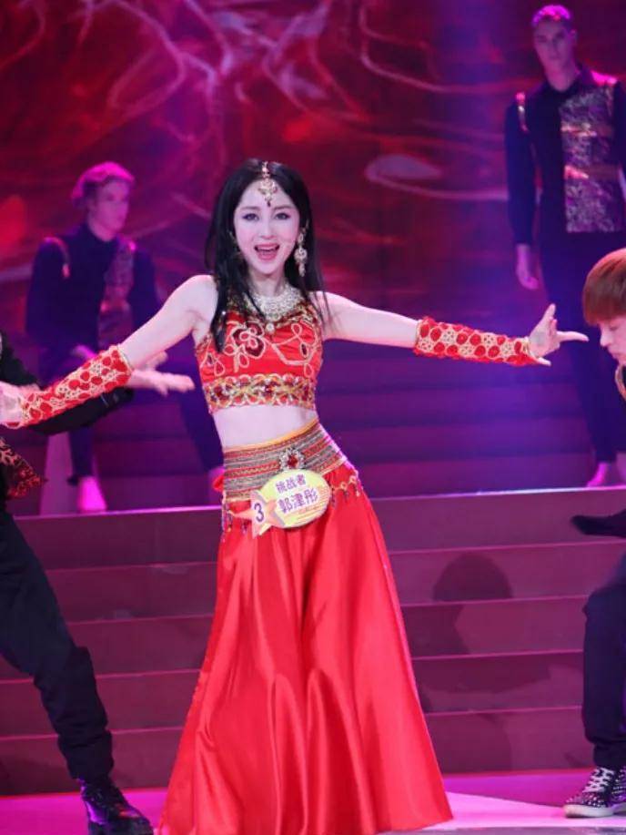 女神|好歌手云飞：6登央视春晚，娶“古典女神”美娇妻，为人低调朴素