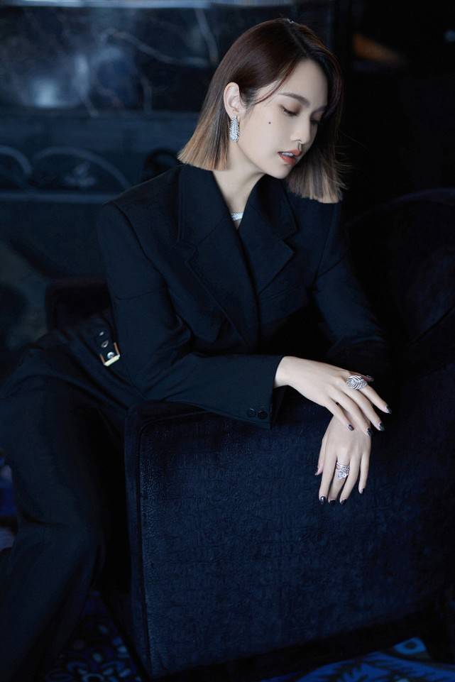 活动 杨丞琳出席活动，穿搭美爆全场，你能驾驭这样的穿搭吗？