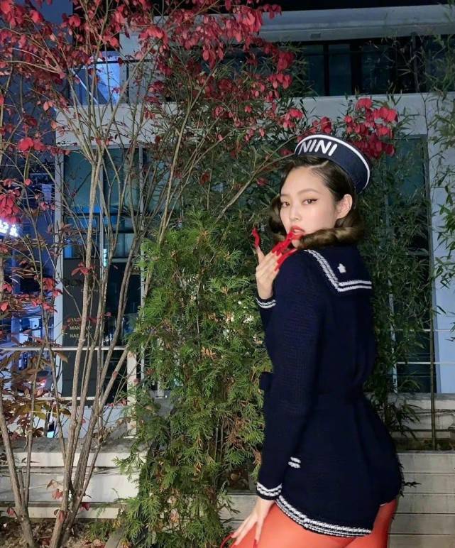 金智妮|Jennie美杜莎造型曝光，万圣节装扮好有感觉，cos的还原吗