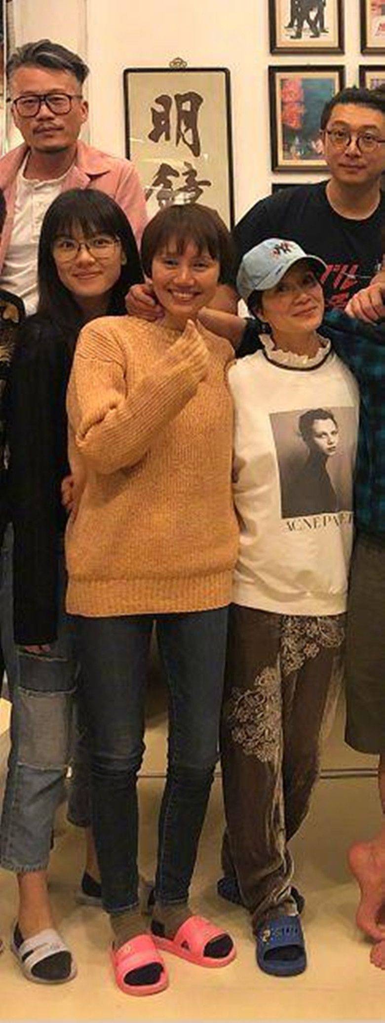 包装在片场拍到袁泉，不包装打光就是老阿姨，都是营销出来的气质！