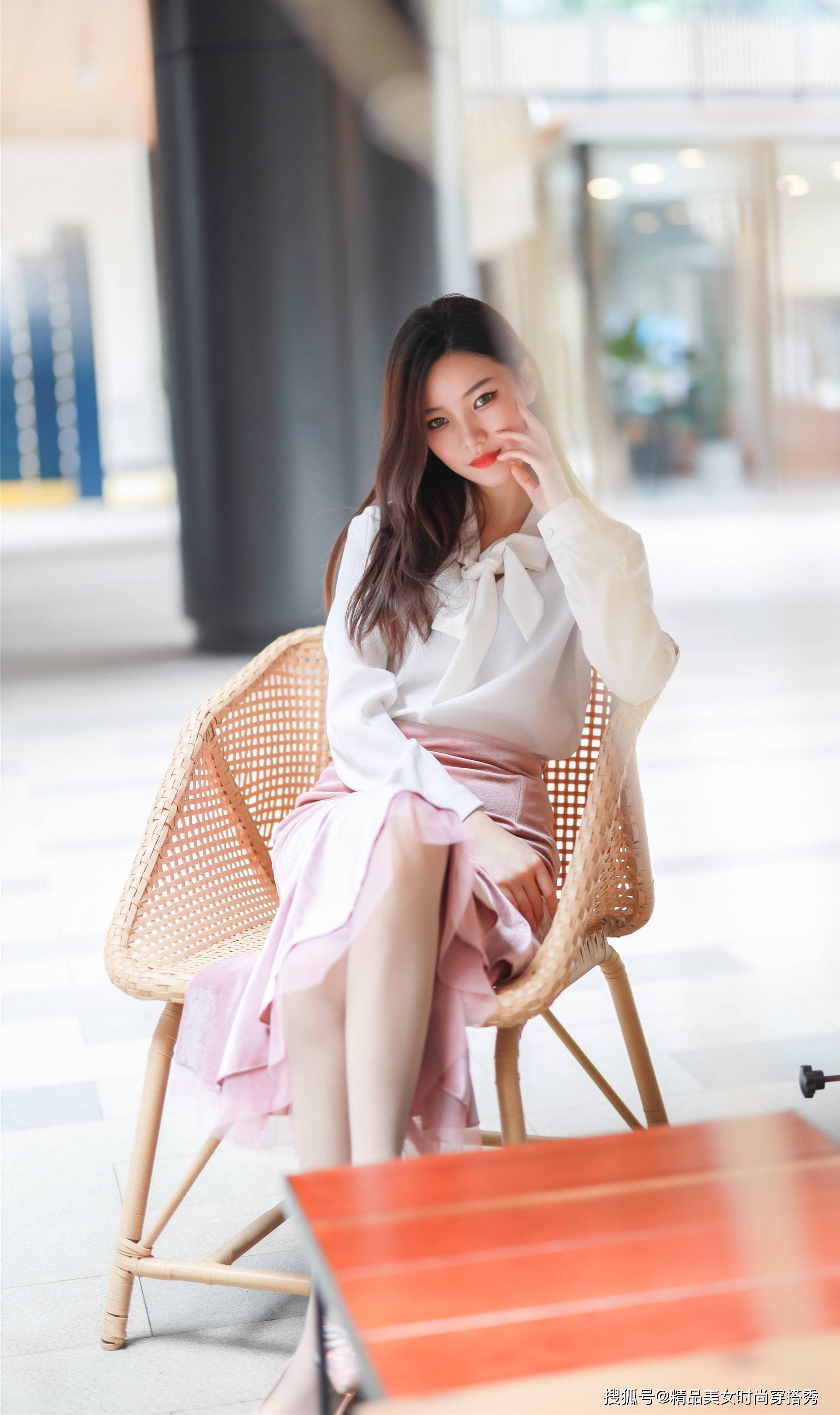 鱼尾 优雅又不失简约感的白色衬衫，让你在任何场合都能秀出女人味