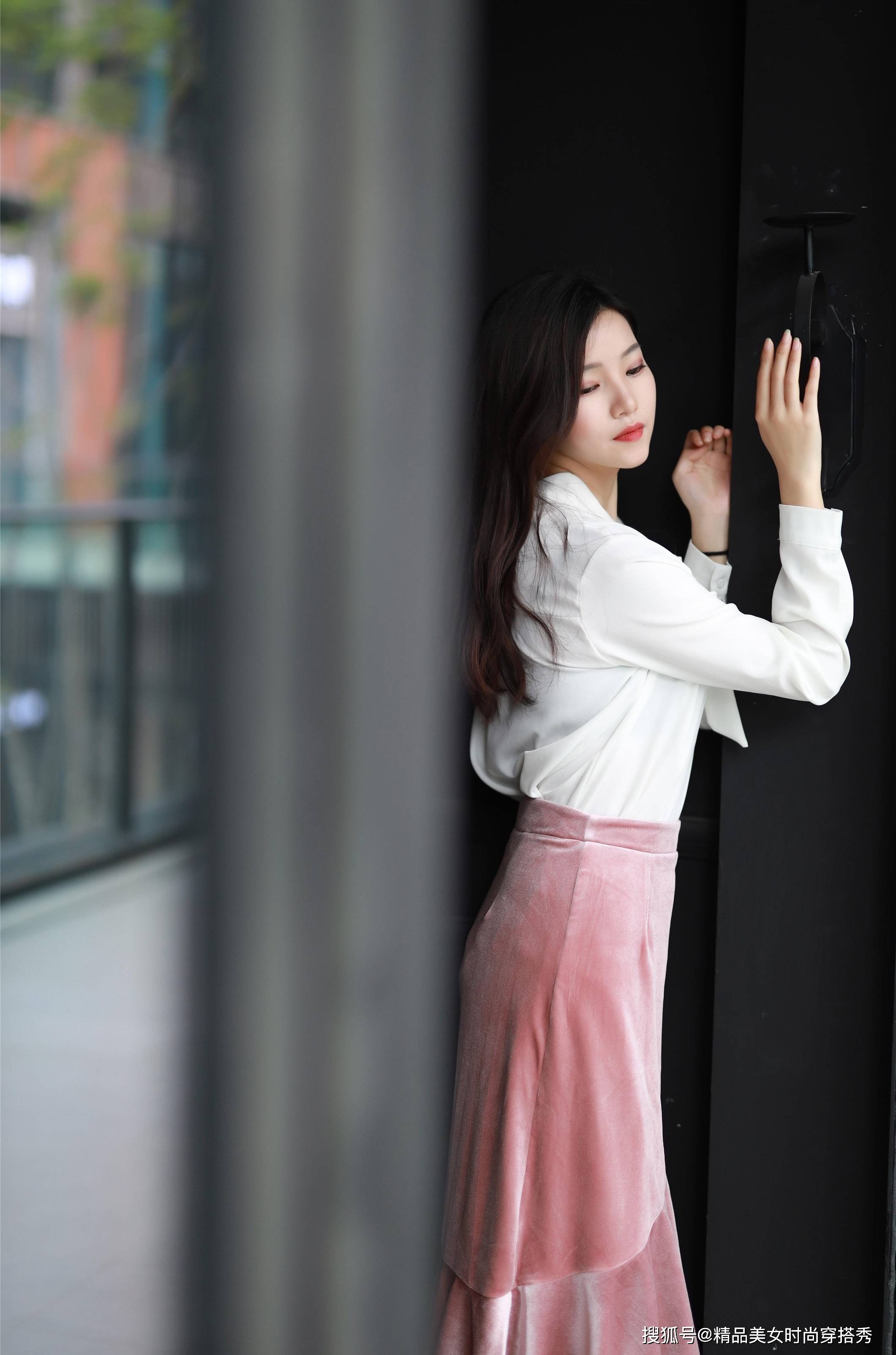 鱼尾 优雅又不失简约感的白色衬衫，让你在任何场合都能秀出女人味