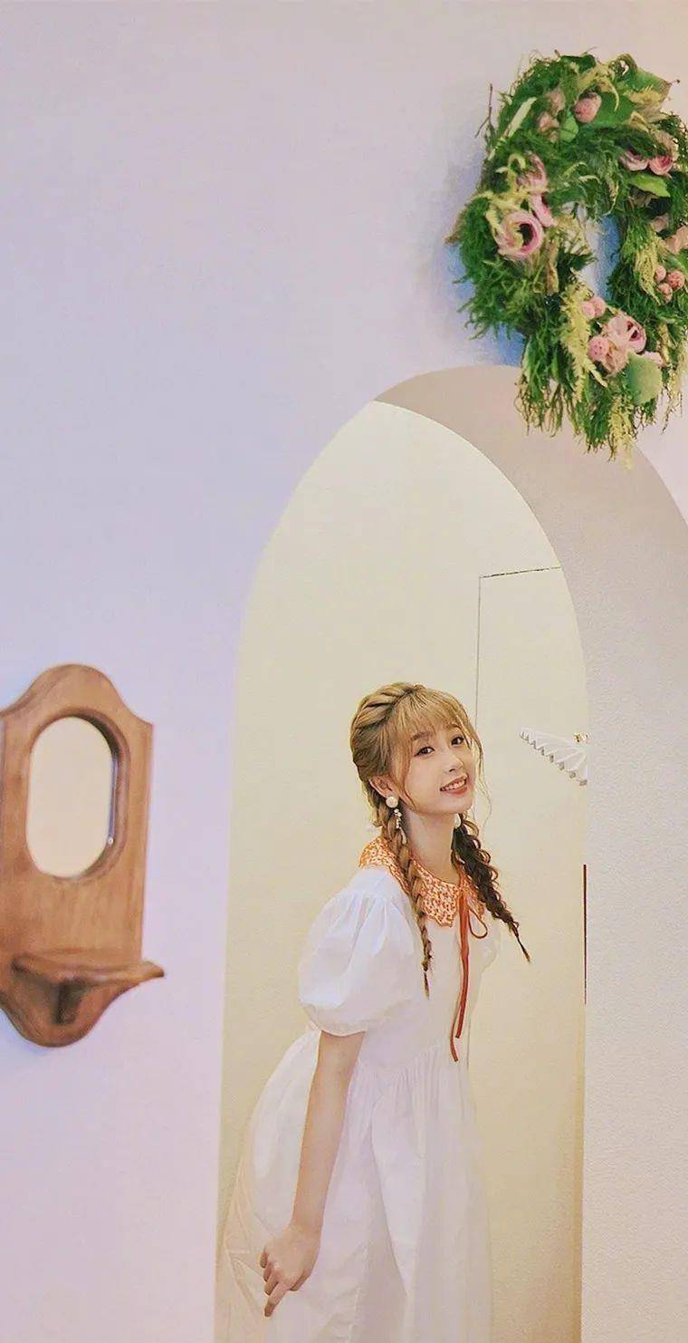 女明星 组图｜虞书欣：复古洋娃娃造型