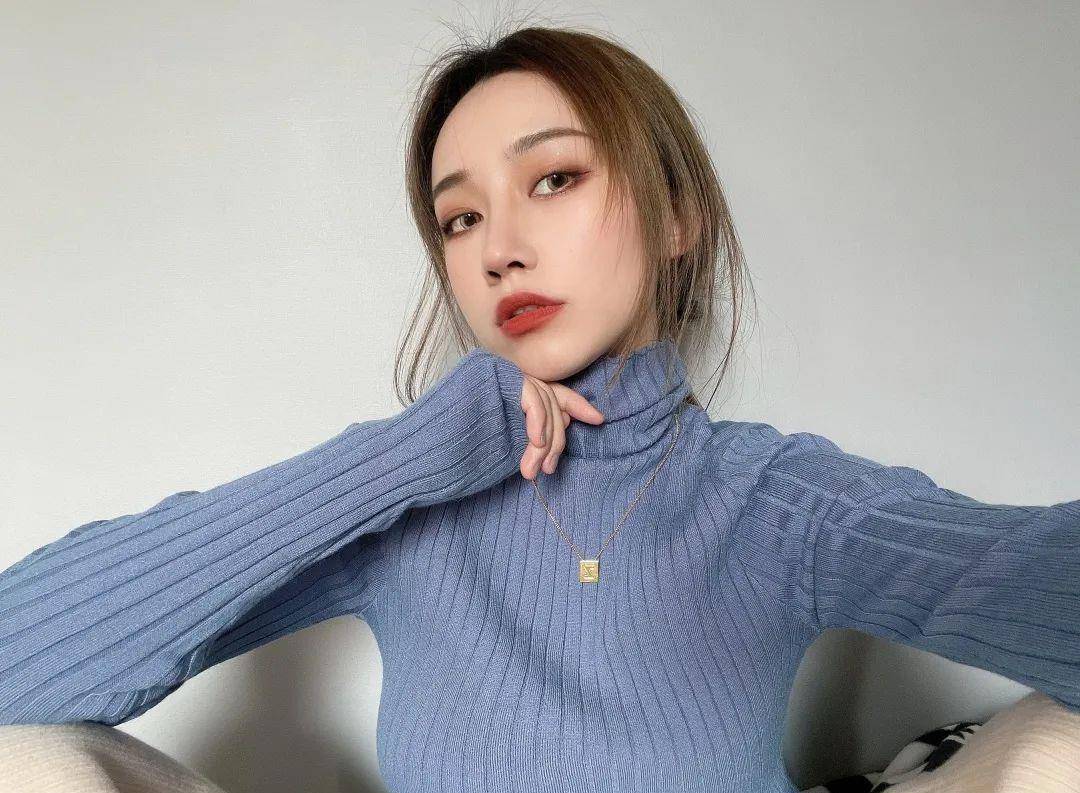 颜色 穿堆堆领的女人，看起来就不一般。赫本、梦露皆是如此。