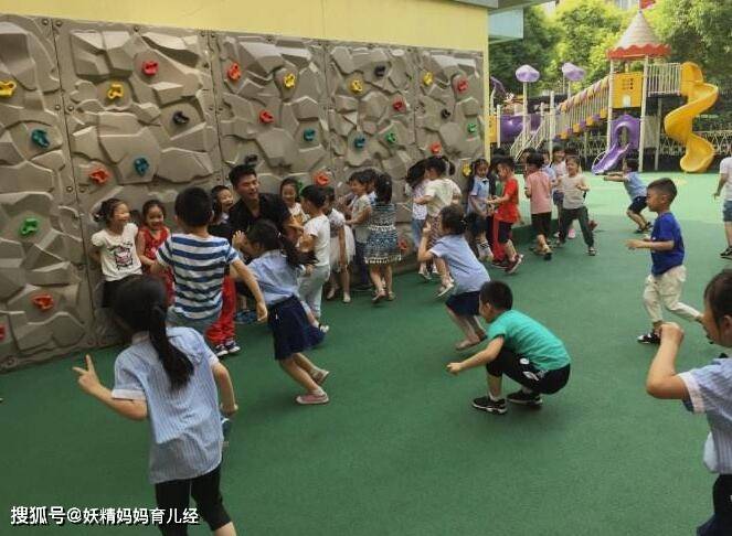 同学|8岁女儿遇到“鱿鱼游戏”，妈妈可以和孩子摊牌，但不能避而不谈