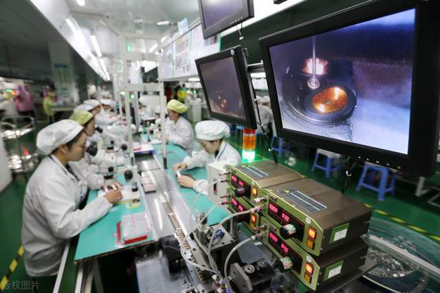 全球唯一高端屏下摄像头手机，小米MIX4发布不到2个月骤降1000元