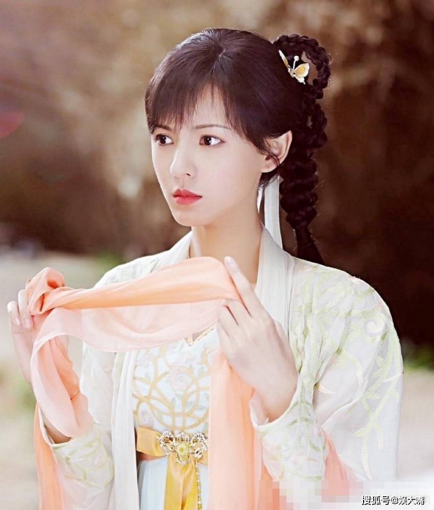 7年熬走无数网红!赵子易才是王思聪的最持久女友!_王颖