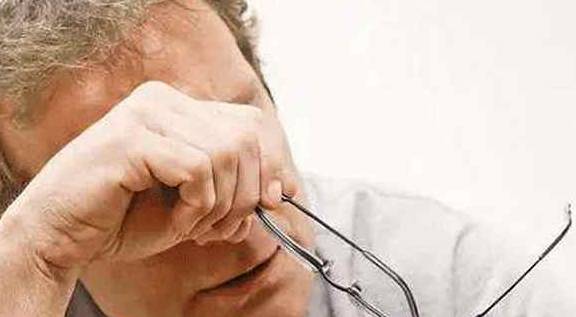 肾脏|肾衰竭的人，身体会发出4个“求救信号”，你若没有，偷偷高兴吧