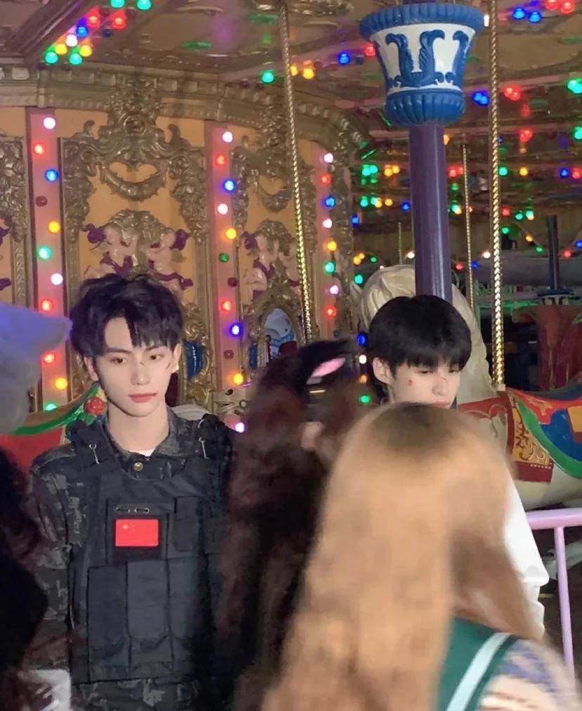 欢乐谷别当鬼了，抓他去出道吧…