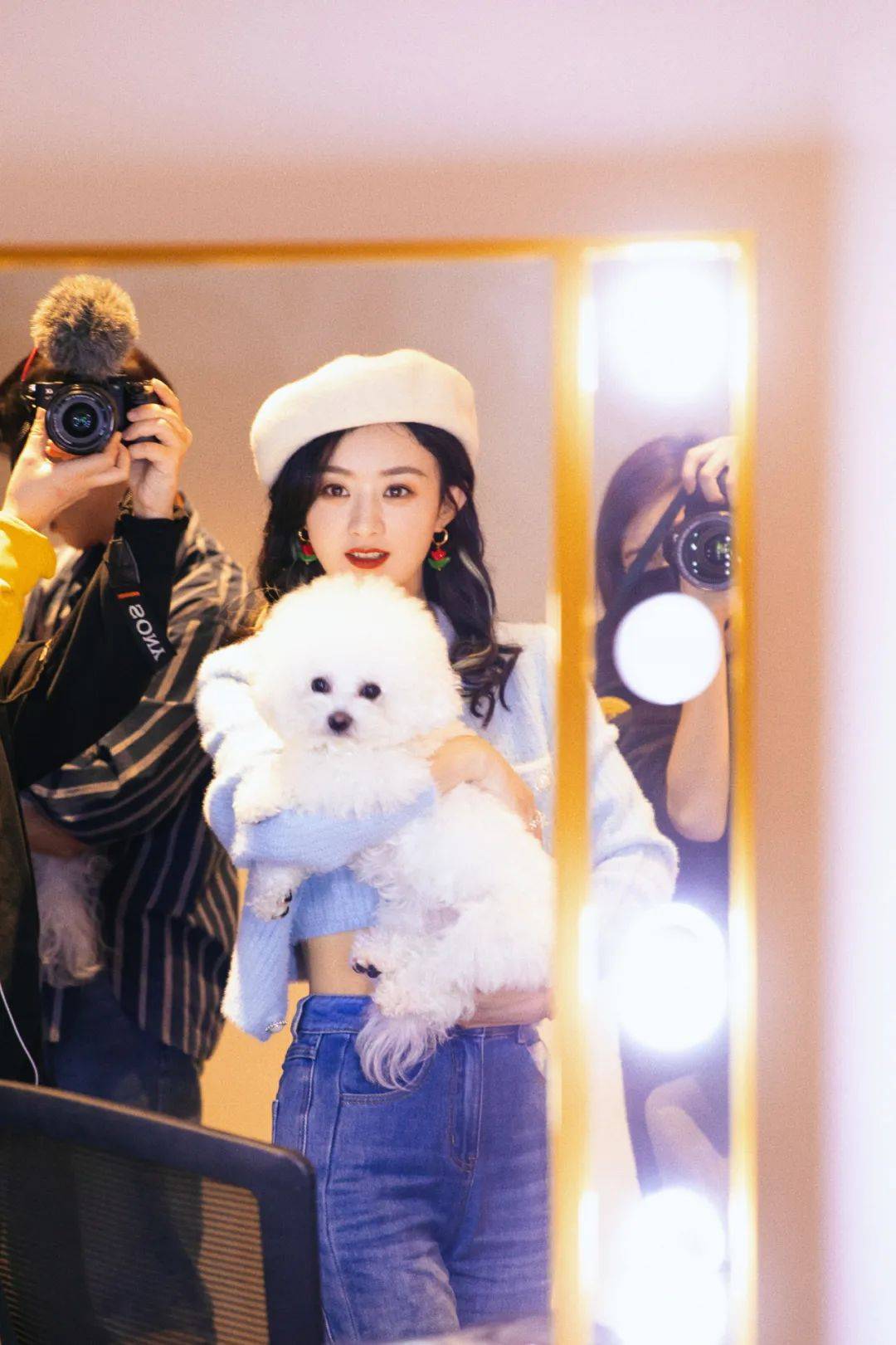 直播女星们近照比美：杨幂国风裙清新，赵丽颖秀细腰，热巴建模脸精致