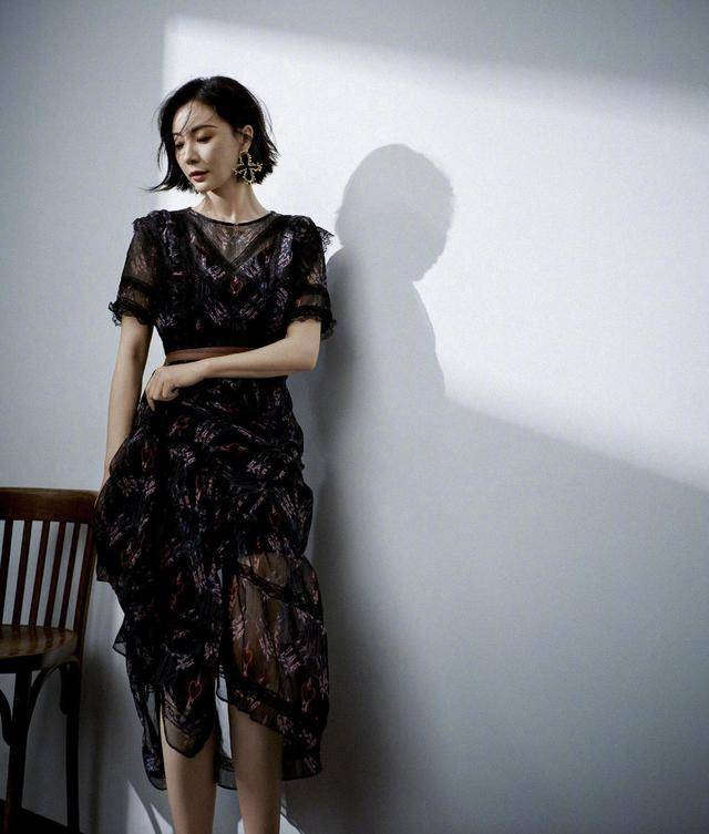 面料 43岁陈数一点不显老！蓝色衬衫搭配牛仔裤知性干练，性感优雅