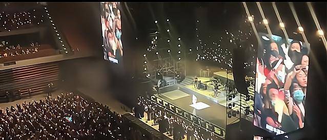 身份|周传雄年初以学员身份参加节目被传落魄，时隔半年就高调开演唱会