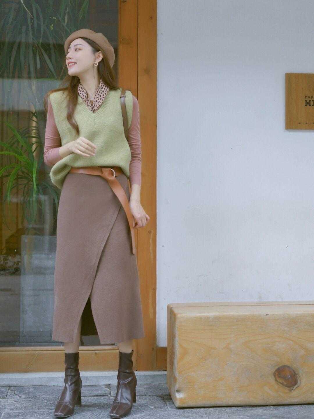 黑色 秋冬一定要试试“紧身打底+高腰半身裙”，温柔优雅，时髦百搭