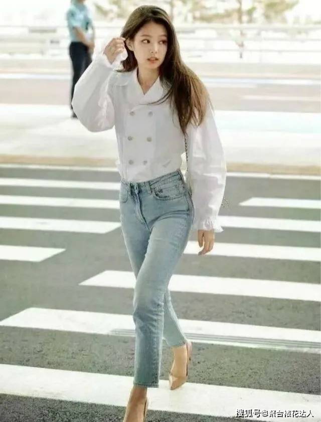 时尚 无论女人多大年纪,秋装这样搭配“法式衬衫+牛仔裤”才减龄,超好看
