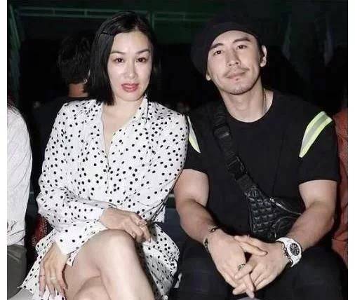 整体 钟丽缇上节目没了滤镜,一下子就成了干瘪老太太,脸松垮下坠