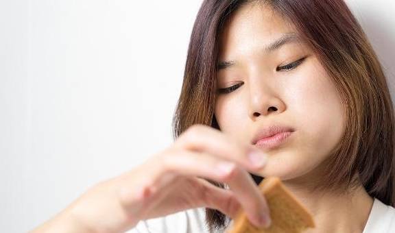 时间|一天中,这3个时间点易“发胖”,大部分女人败在了第3个上!