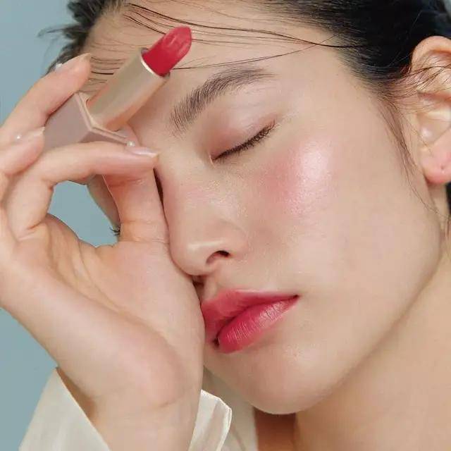 方法被赵丽颖吹爆,李佳琦的嘴到底有多好看?