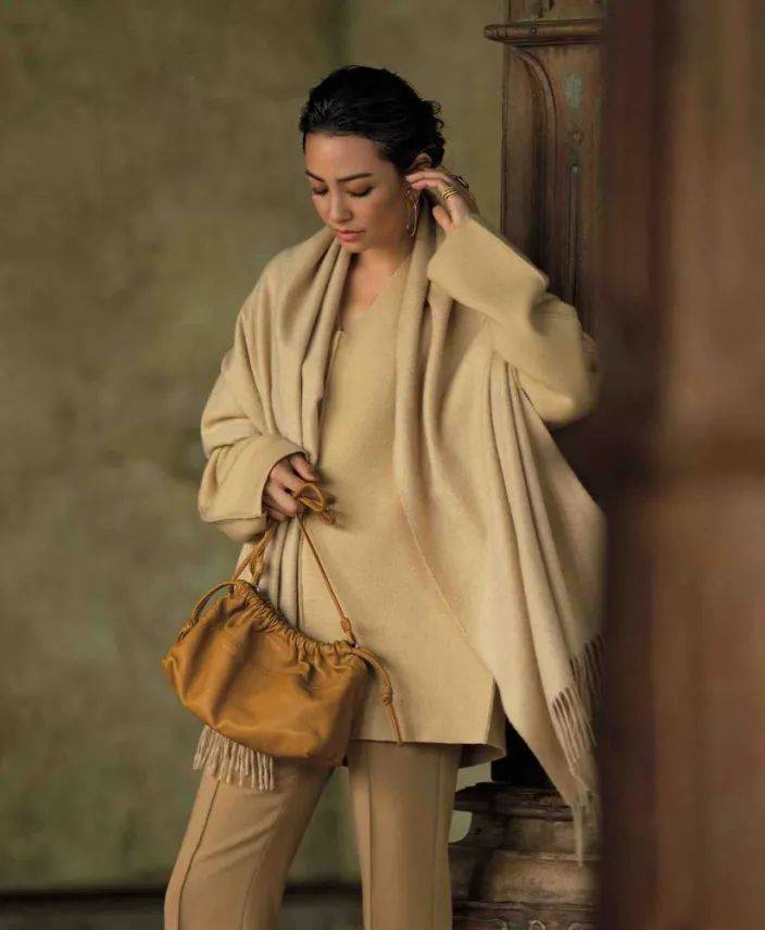 丝绸 同色不同面料穿搭