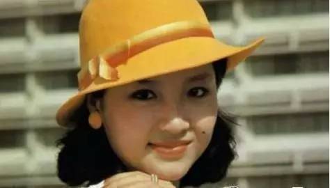 角色|《星辰大海》配角来头不小：认出了伪装者的间谍孤狼，没认出黄蓉