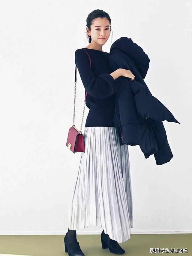 显得 穿羽绒服时，选对内搭是关键！建议多穿这几组“搭配”，气质高级