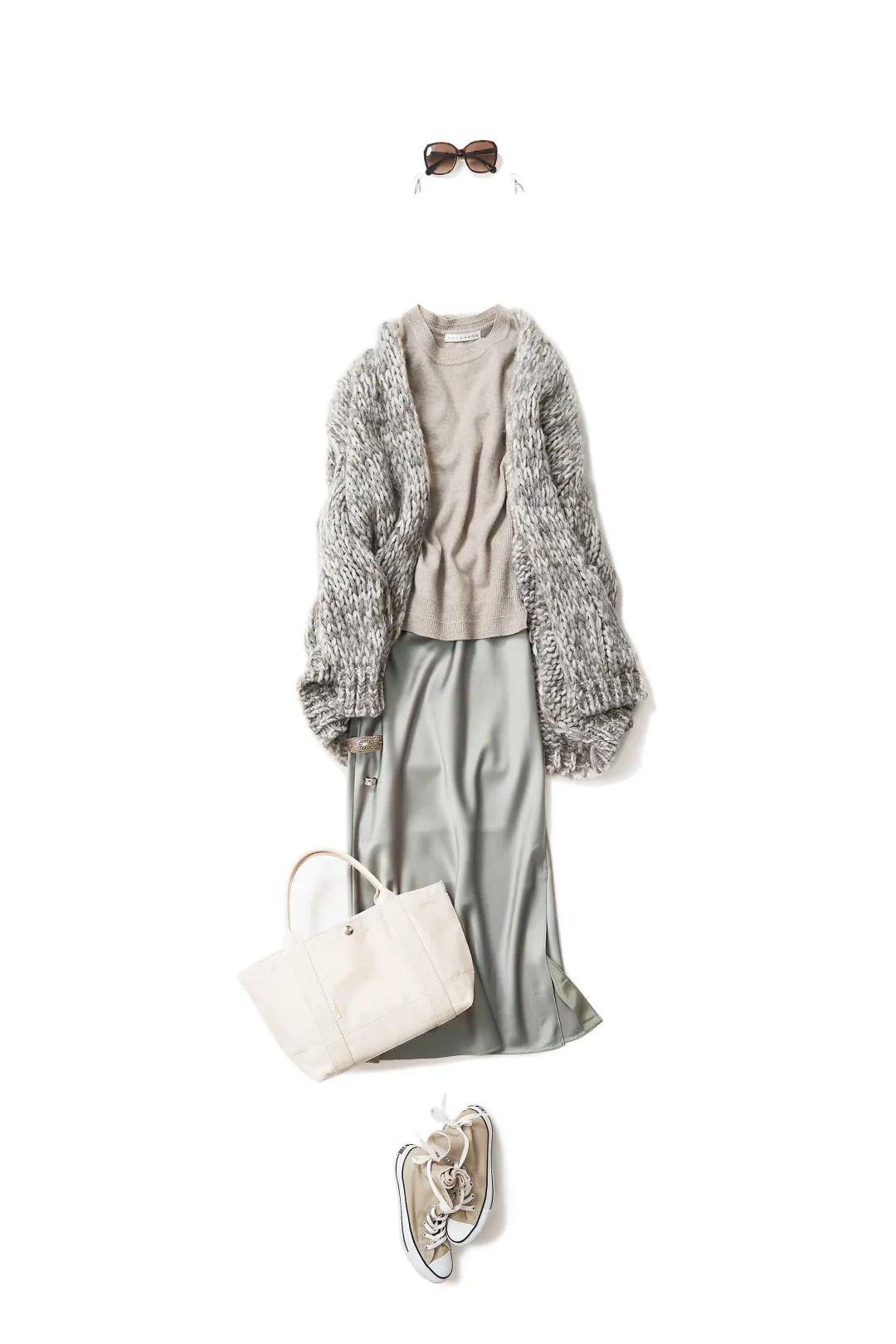 什么 初冬日本博主街拍 大衣里面都穿什么看看她们的搭配吧