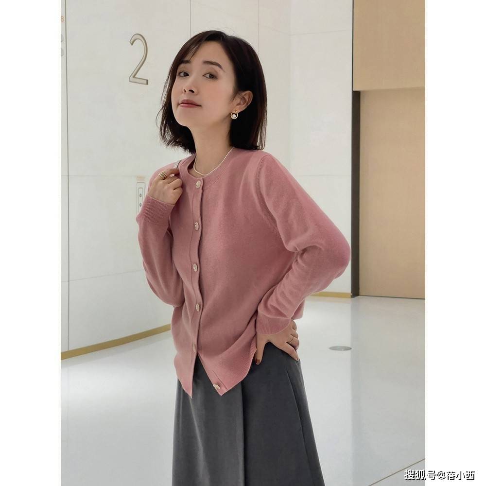 颜色 今年火了一种穿搭,叫“针织衫+半身裙”,不仅知性而且超有气质