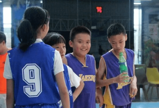 初中生|初中生“身高标准表”来了,至少这个数才算及格,你拖后腿了吗