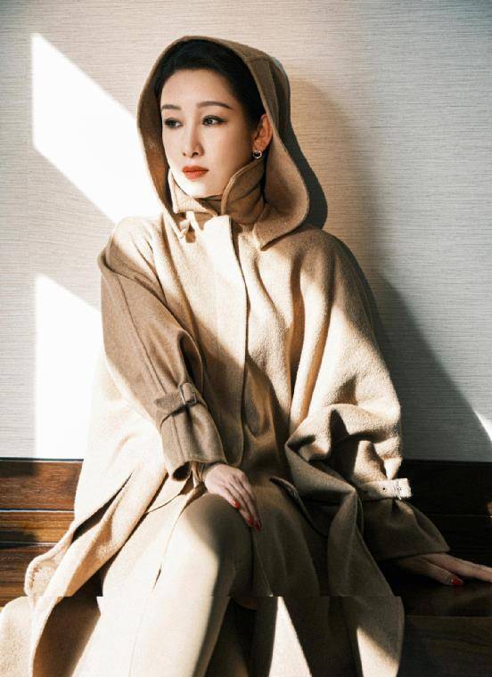 设计 秦海璐气质真是不一般,毛衣开衫搭休闲裤,温柔优雅魅力十足