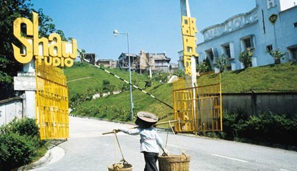 周星驰|他活了107岁，捧红刘德华周润发周星驰，一生捐了47亿、3万座楼！