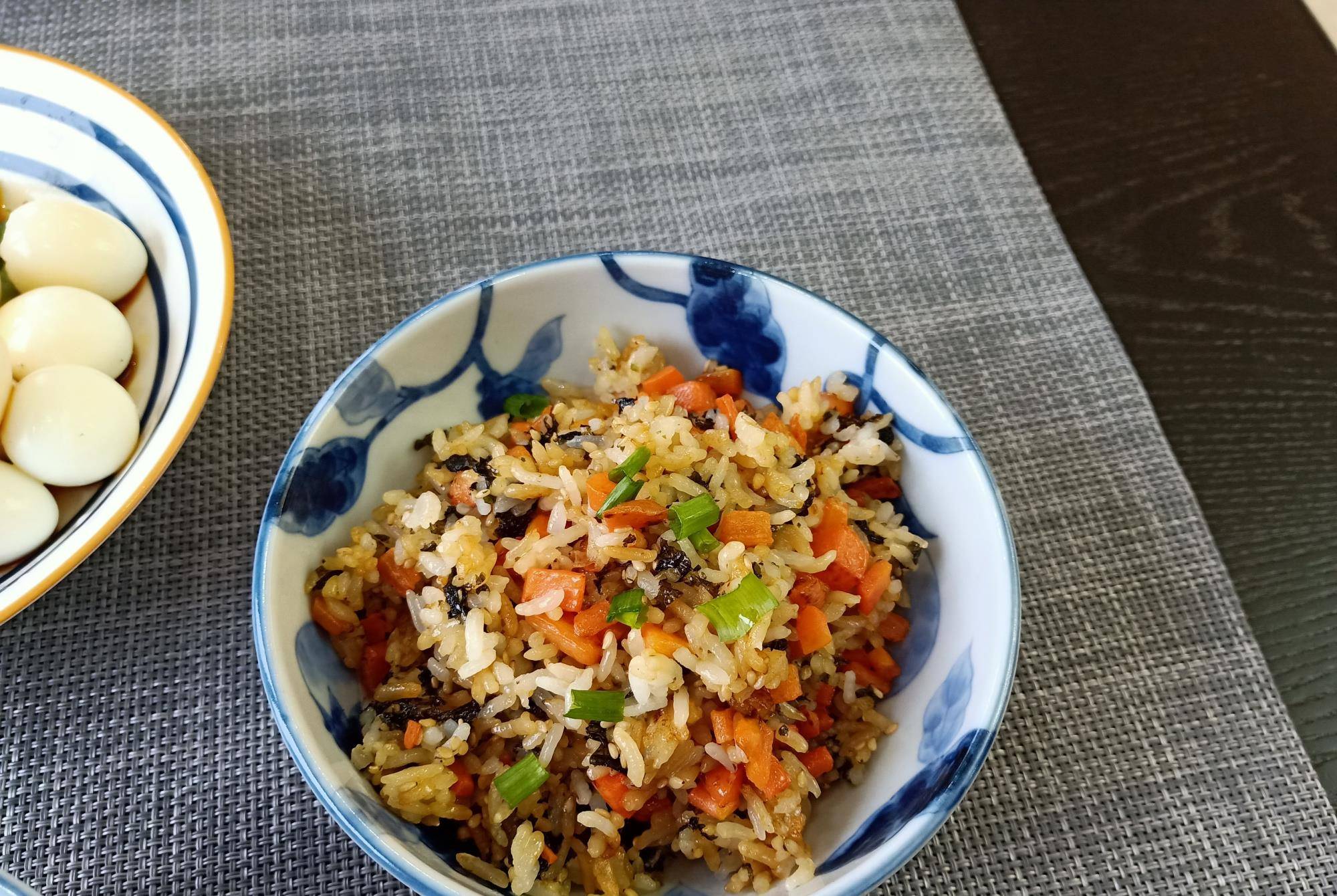 神兽|娘儿俩的早餐火了,不要低估神兽的胃口,满满一桌,转身就光盘