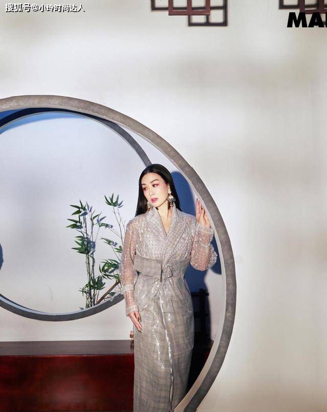 身材 钟丽缇减龄有一套！卫衣搭帅气工装裤走机场真休闲，活力满满