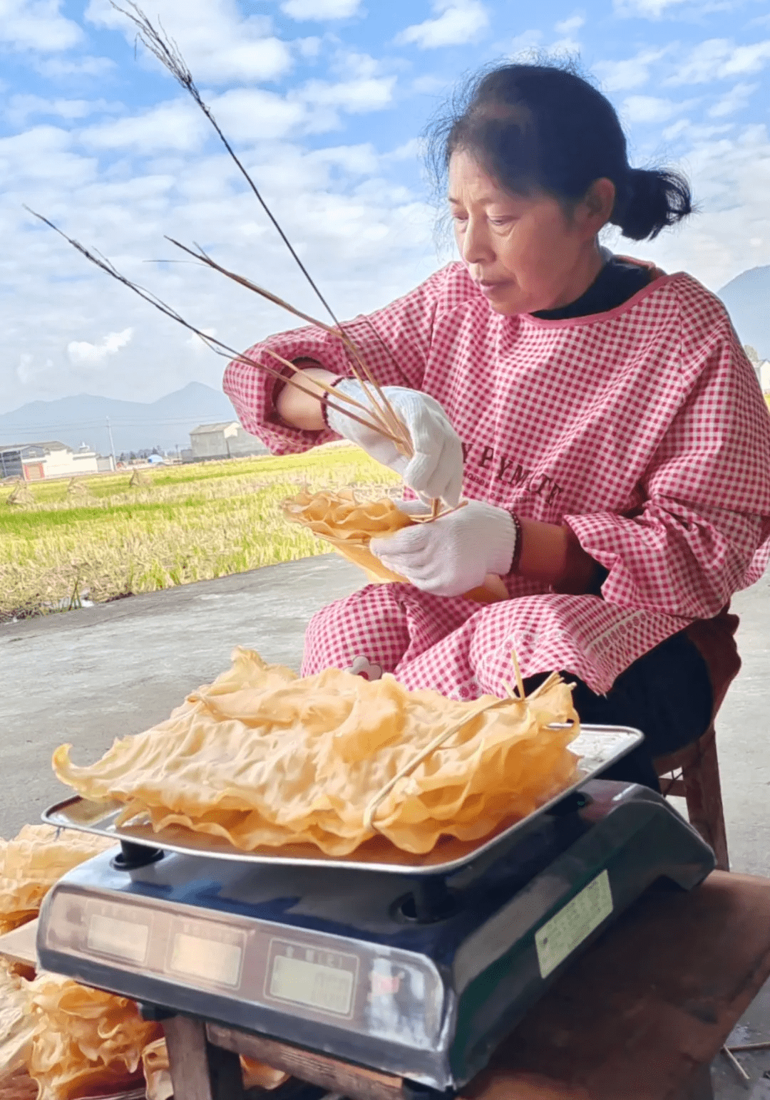 腾冲特色小吃丨传统村落里的干栏片