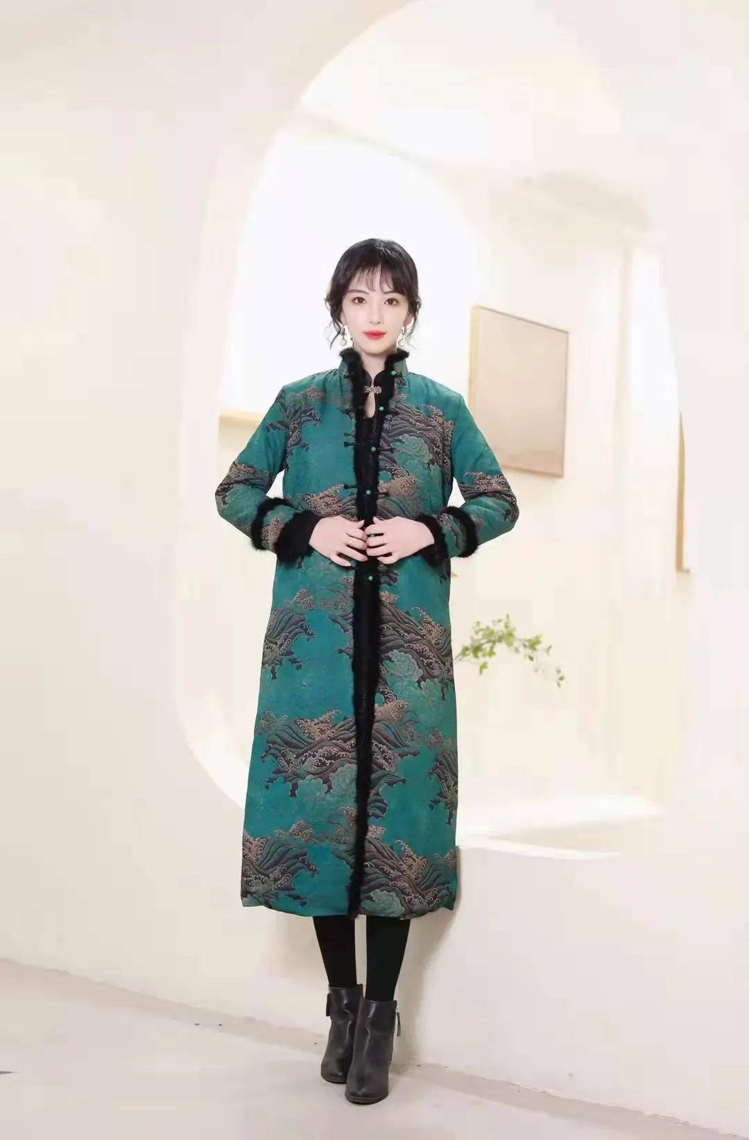 气质 旗袍女人别错过这件唐装外套，穿上绽放十足的古色古香女人味！