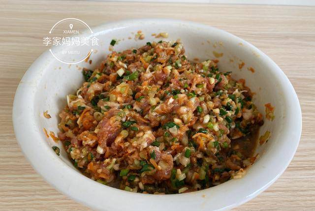小孩|全家最爱的胡萝卜鲜肉锅贴，提前包好冻起来，早上8分钟搞定早餐